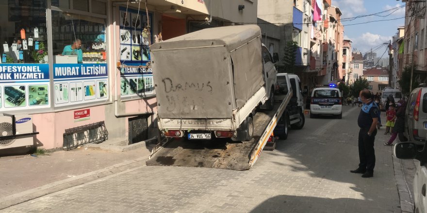 Tartıştığı zabıtaya silah gösterip ayağının üstünden kamyonetle geçti