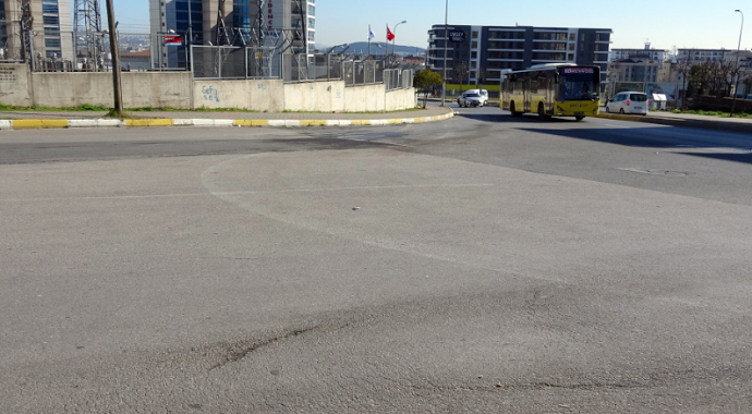 Pendik'te servis minibüsü okula giden çocuğu ezdi