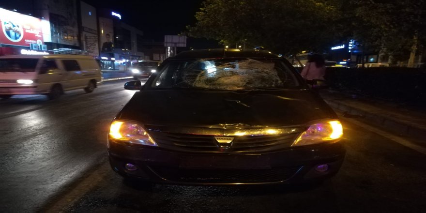 İzmir Karabağlar’da otomobilin çarptığı kişi ağır yaralandı