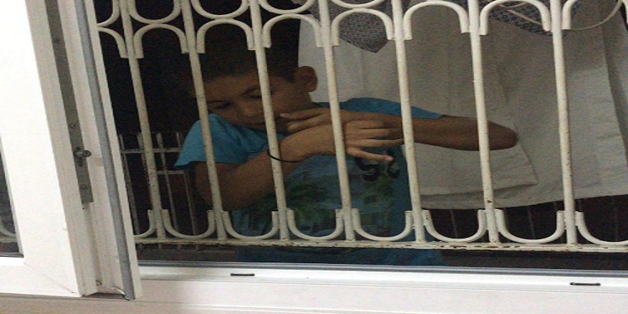 Adana'da çocukları pencere demirine bağlayıp böbreklerini satmakla tehdit eden şahıs yakalandı