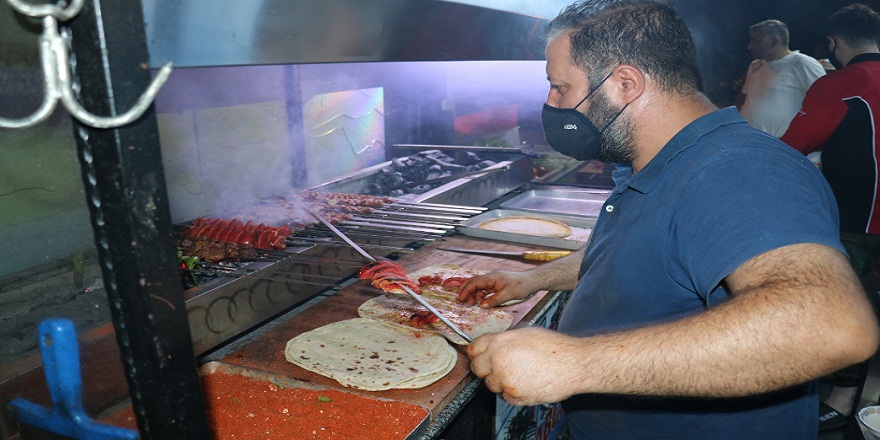 Kahramanmaraş'lı kebapçıdan anlamlı bir o kadarda manidar elemen ilanı!