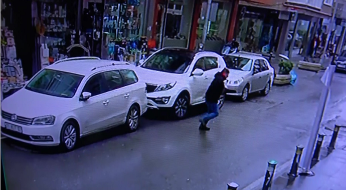 Pendik’te şahsın kaşla göz arasında ütü çaldığı anlar kamerada