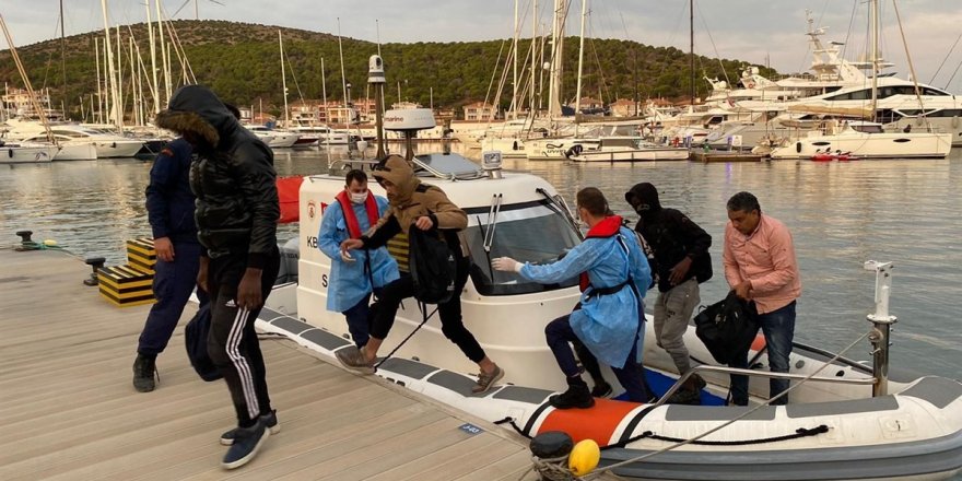 İzmir Çeşme'de Yunanlılar tarafından geri itilen 10 düzensiz göçmen kurtarıldı