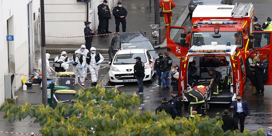 Paris'te yaşanan satırlı saldırıda yaralı sayısını 2 olarak açıkladı