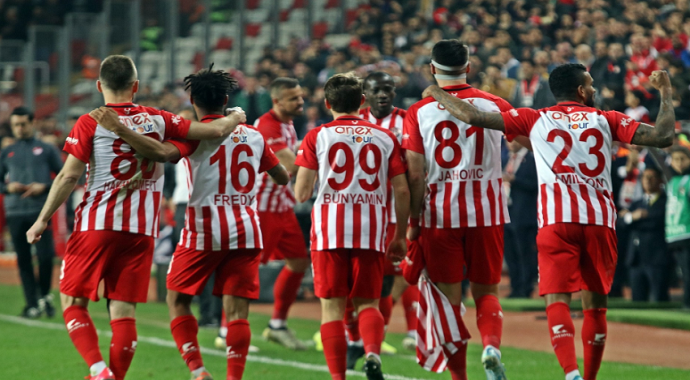 Antalyaspor 7 maç sonra Kasımpaşa karşısında güldü