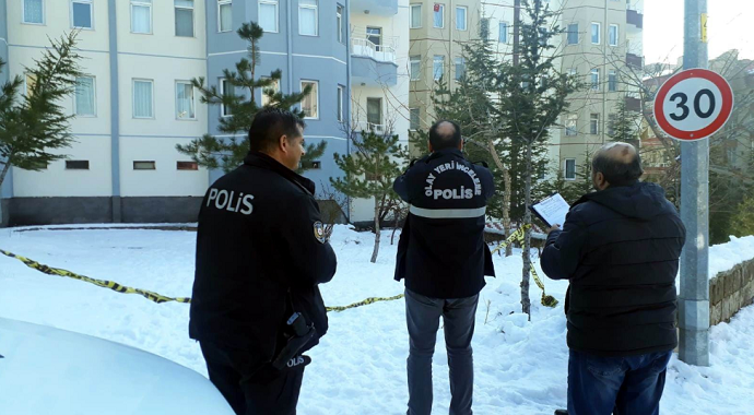 Kayseri'de 5. kattan atlayan şahıs ağır yaralandı