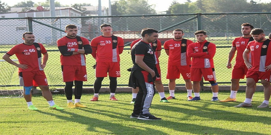 Mustafa Özer Eskişehirspor ile yollarını ayırdı