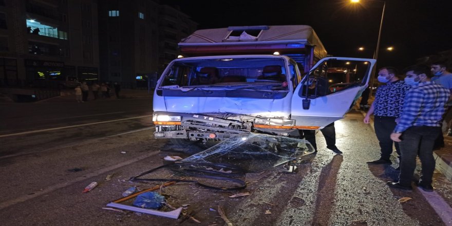 Çorum Sungurlu'da kamyonet traktörle çarpıştı: 1 yaralı