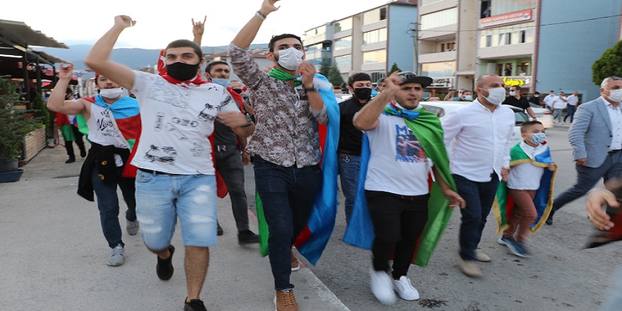 Karabük'te eğitim gören Azerbaycanlı öğrenciler "Karabağ" için yürüdü