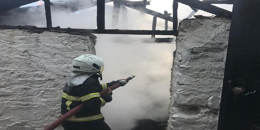 Muğla Menteşe'de meydana gelen ahır yangını evlere sıçramadan söndürüldü