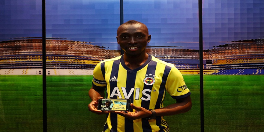 Fenerbahçe Papiss Cisse'yi renklerine bağladı