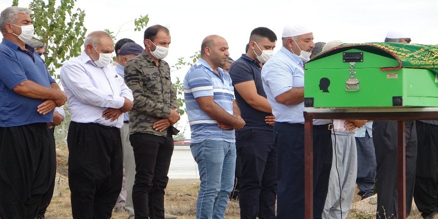 Adana’da saplantılı aşığı tarafından öldürülen Tuğba Keleş gözyaşları arasında toprağa verildi