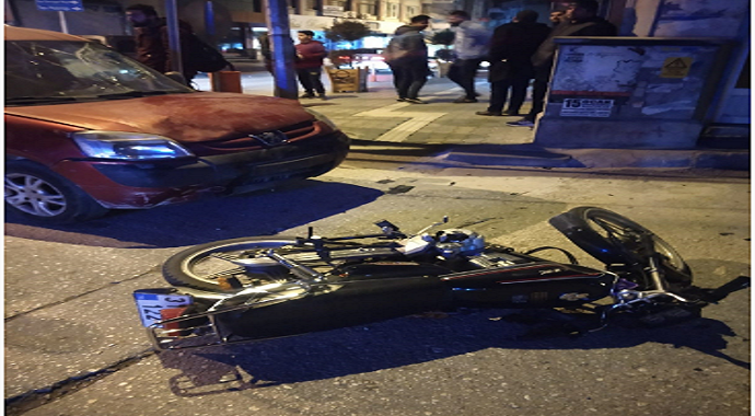 Samandağ'da otomobil ile motosiklet çarpıştı: 2 yaralı