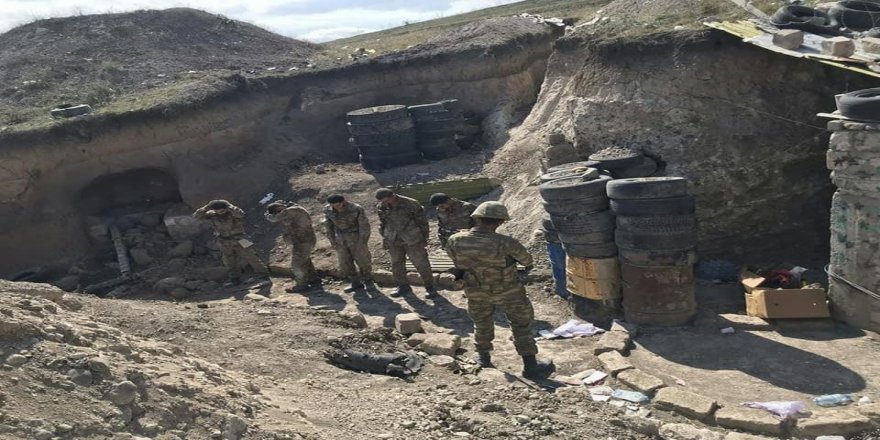 Ermeni askerleri Azerbaycan'a beyaz bayrak sallayarak teslim oldu