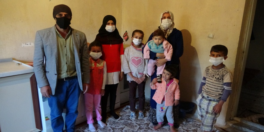 Van Edremit'te yıkılmaya yüz tutmuş hasarlı evlerinde yaşam mücadelesi veren Haktanır ailesi yardım eli bekliyor!