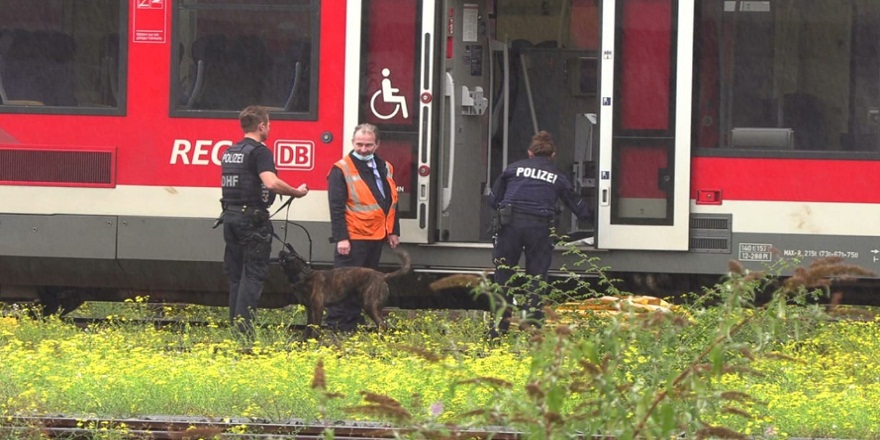 Almanya Köln'de trende bulunun bomba Alman polisini alarma geçirdi