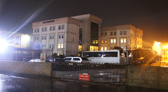 Adliyeye bombalı saldırı girişiminde gözaltına alınan zanlılar mahkemeye sevk edildi