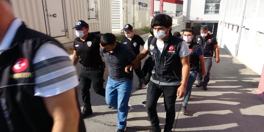 Adana'da narkotik şube ekipleri uyuşturucu tacirlerine geçit vermiyor!