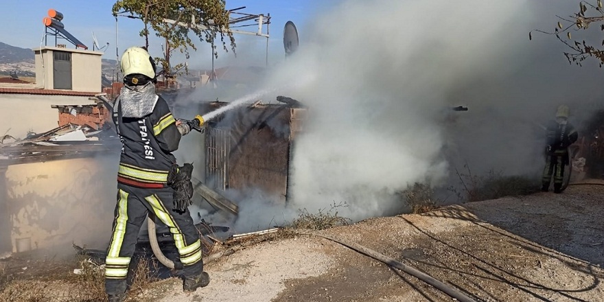Denizli'de meydana gelen yangınlarda 2 ev alevlere teslim oldu
