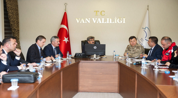 İran’daki ölümlerden sonra Van’da korona virüsüne karşı acil toplantı