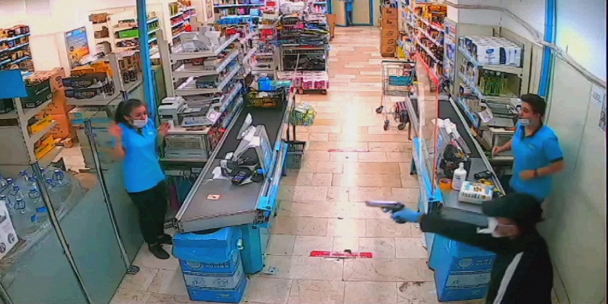 Adana’da kasiyeri tabancayla etkisiz hale getirip marketten 2 bin lira gasp edip kaçan zanlı yakalandı