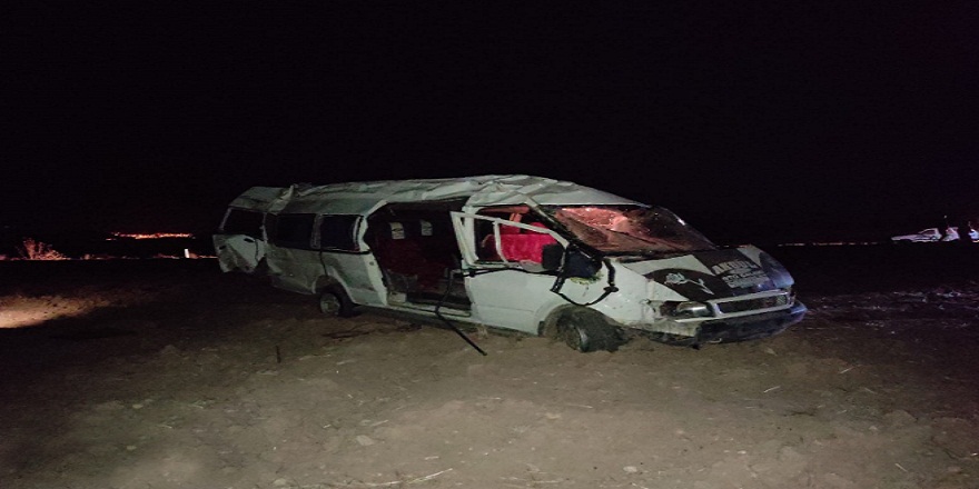 Konya'da kontrolden çıkan minibüs takla attı: 5 yaralı