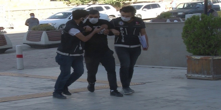 Elazığ'da taş kokainle yakalanan uyuşturucu satıcısı tutuklandı