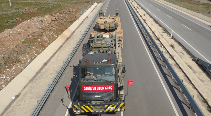 Suriye sınırındaki birliklere tank sevkıyatı