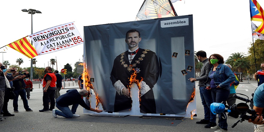 İspanya Kralı 6. Felipe, Barselona'da ayrılıkçılar tarafından protesto edildi