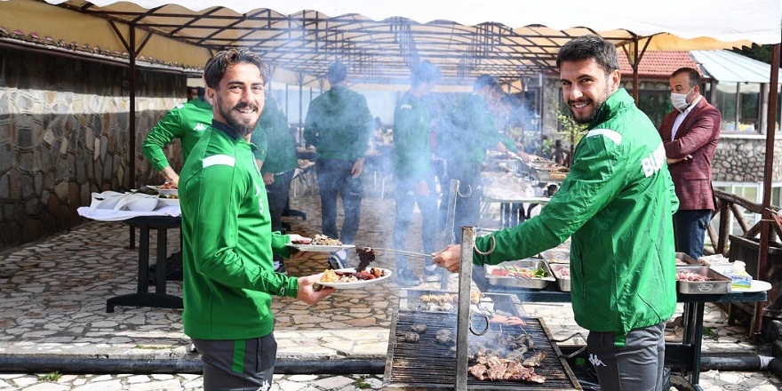 Barbekü partisi ile Bursaspor moral depoladı