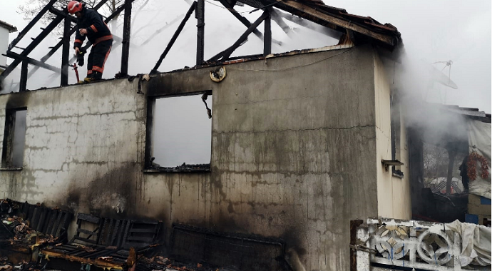 Sakarya'da evde çıkan yangında yaşlı çift yaralandı
