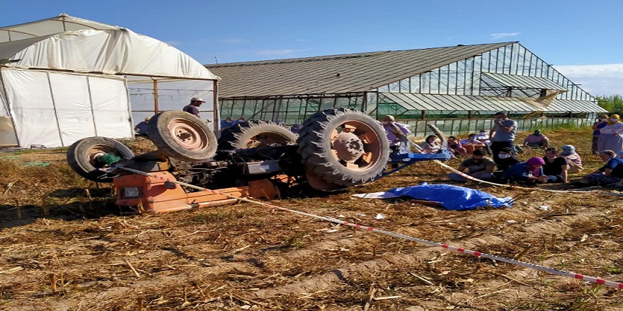 Antalya Aksu'da, sera artıklarını temizleyen çiftçi traktörün altında kalarak feci şekilde can verdi