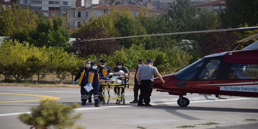 Kayseri'de tarlada çalışırken dengesini kaybeden çiftçi kafasını traktör pulluğuna çarparak ağır yaralandı