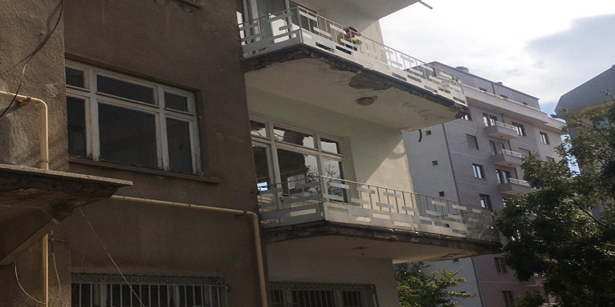 Kayseri'de uzaklaştırma kararına uymayan koca eşinin evini yakmaya çalıştı