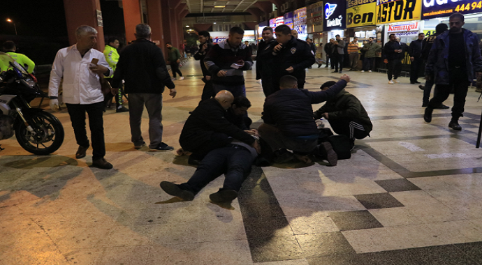 Otogarda silahlı sopalı kavga: 1’i ağır 3 yaralı