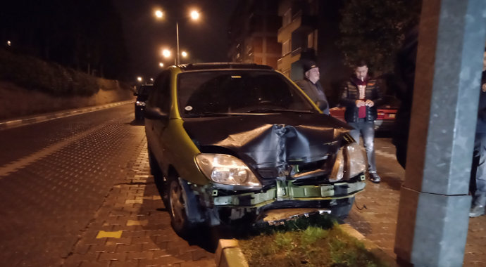 Bursa'da alkollü sürücü telefonuna bakınca