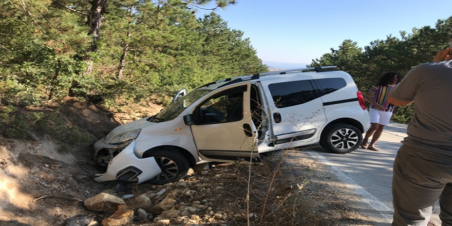 Kontrolden çıkan hafif ticari araç su kanalına girdi: 1 yaralı