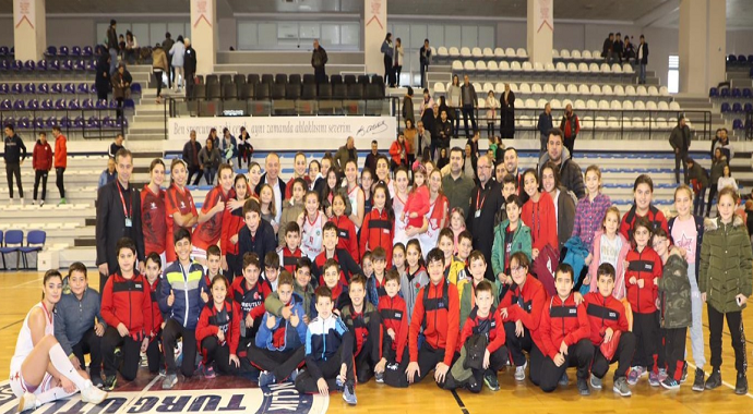 Turgutlu Belediye Kadın Basketbol takımı evinde Burhaniye maçına çıkıyor