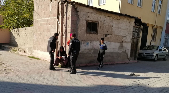 Annesinin Kolunu Kesen Cani Evlat Yakalandı