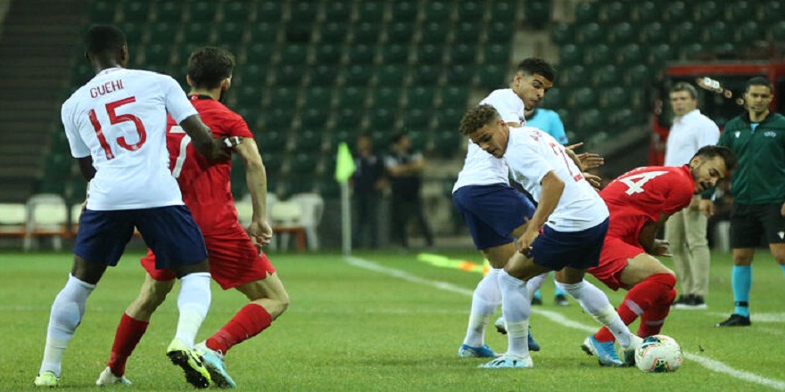 İngiltere'ye konuk olan Ümit Milli Takım, sahadan 2-1'lik mağlubiyetle ayrıldı.