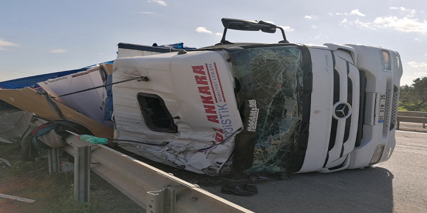 Kocaeli  Gebze'de, kontrolden çıkan tır devrildi 3 yaralı