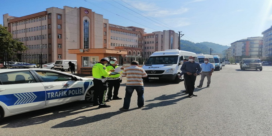 Giresun İl Emniyet Müdürlüğü 106 okul servis aracı ve sürücüsünü denetledi