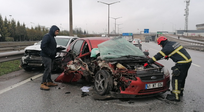 Gebze'de zincirleme trafik kazası: 4 yaralı