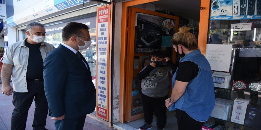 Vali Hüseyin Aksoy, Kuşadası çarşılarını gezdi