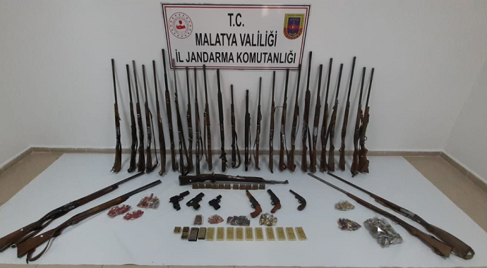 Silah ve mühimmat kaçakçılığından 7 gözaltı