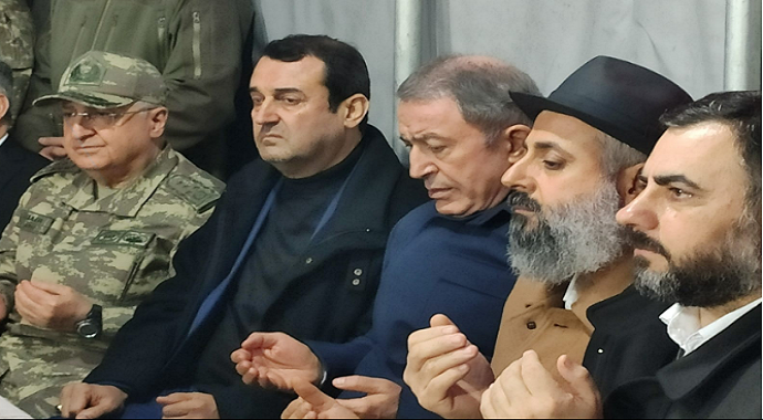 Bakan Akar’dan şehit ailesine taziye ziyareti
