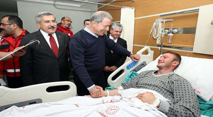 Milli Savunma Bakanı Akar, Hatay’da yaralı askerleri ziyaret etti