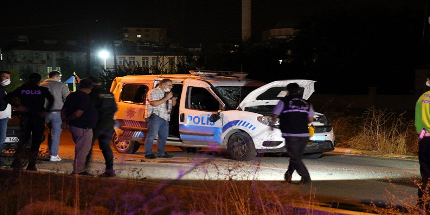 Uşak'ta otomobil ile polis aracının çarpışması sonucu 2 polis yaralandı