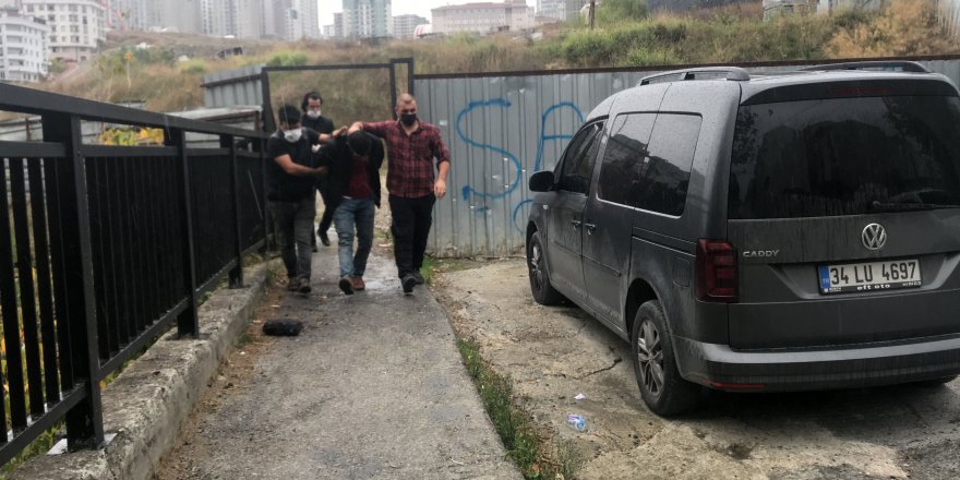 Esenyurt’ta Polisin şüphelendiği motosiklet sürücüsü uyuşturucu kuryesi çıktı