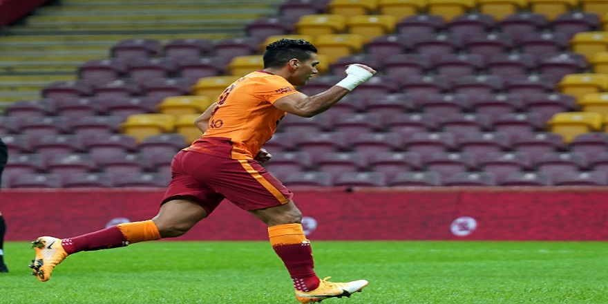 Kolombiyalı futbolcu Radamel Falcao'nun 4. gol sevinci...